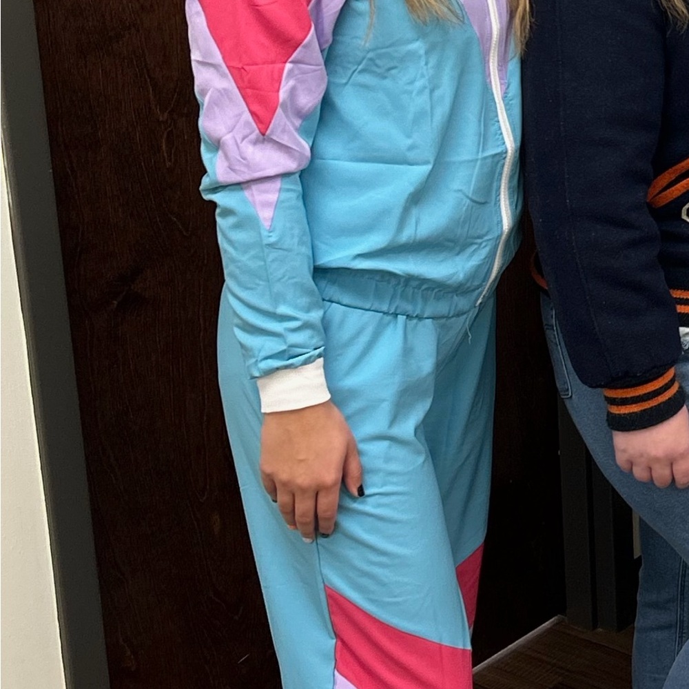Tracksuit - Picture 4 of 4